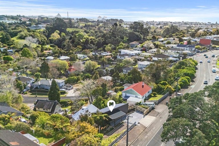 Photo of property in 120a Mangorei Road, Merrilands, New Plymouth, 4312