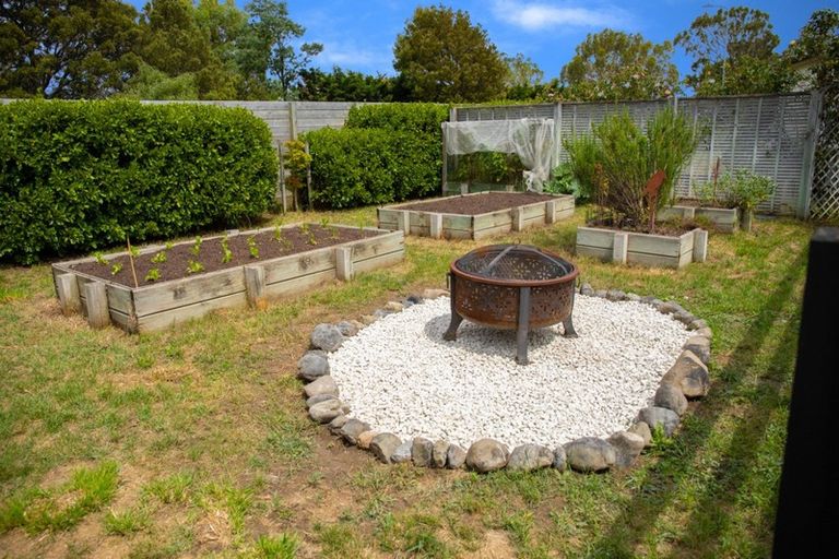 Photo of property in 10 Maple Lane, Martinborough, 5711