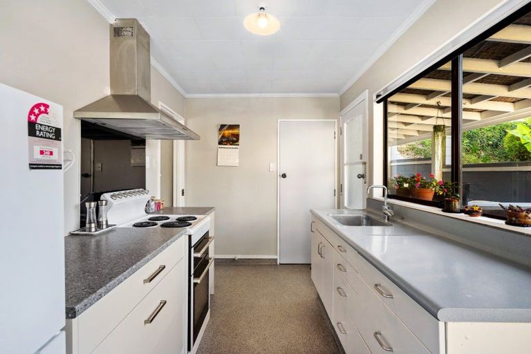 Photo of property in 2/77 Shakespeare Road, Bluff Hill, Napier, 4110
