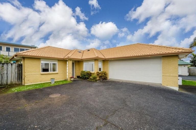 Photo of property in 86 Bob Charles Drive, Golflands, Auckland, 2013