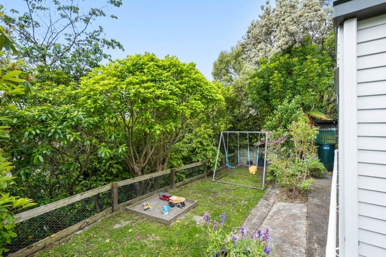 Photo of property in 1 Summit Road, Fairfield, Lower Hutt, 5011