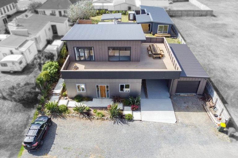 Photo of property in 27 Hall Place, Foxton Beach, Foxton, 4815