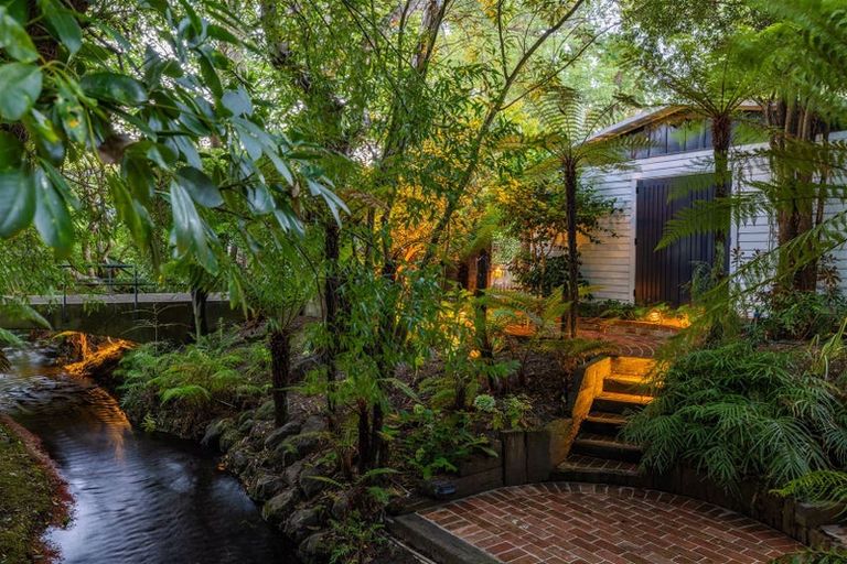 Photo of property in Chilcombe Homestead, 4 Medbury Terrace, Fendalton, Christchurch, 8041