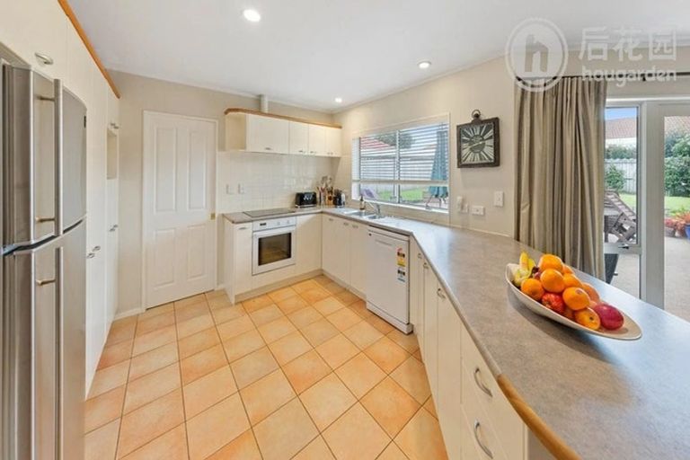 Photo of property in 5 Aspatria Place, Northpark, Auckland, 2013