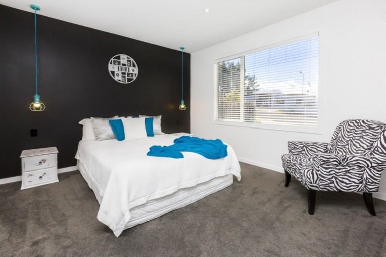 Photo of property in 32 King Charles Drive, Kingsley Heights, Upper Hutt, 5018