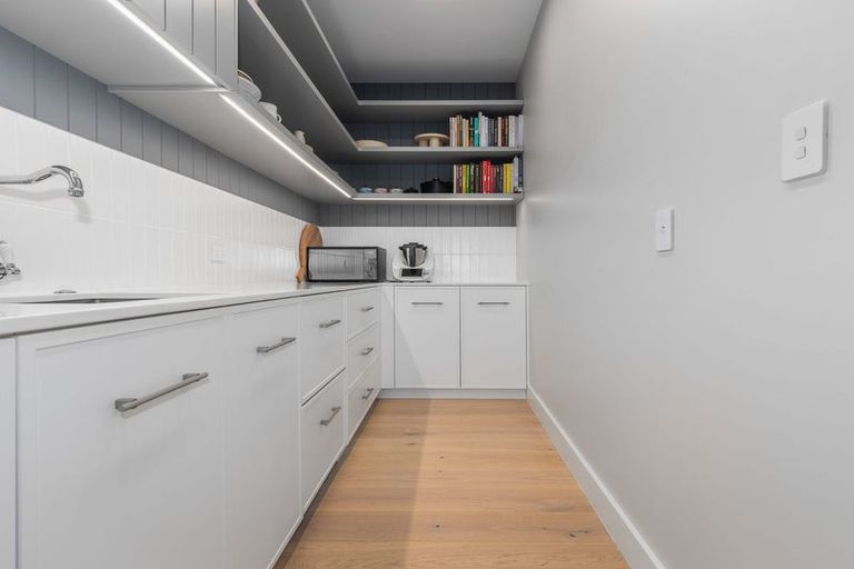 Photo of property in 37 Fairfield Road, Levin, 5510