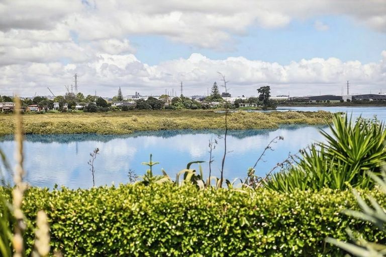 Photo of property in 48 Aurea Avenue, Pakuranga, Auckland, 2010