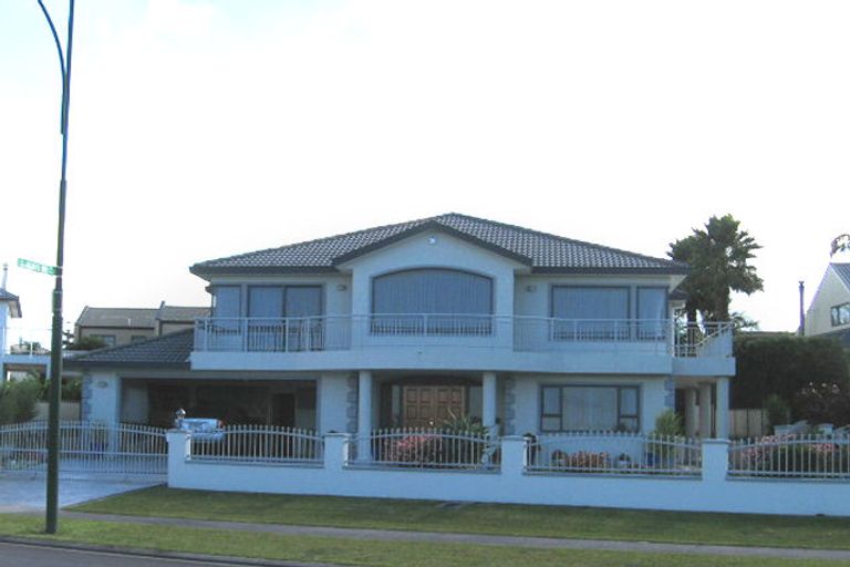 Photo of property in 16 Waimanu Bay Drive, Te Atatu Peninsula, Auckland, 0610