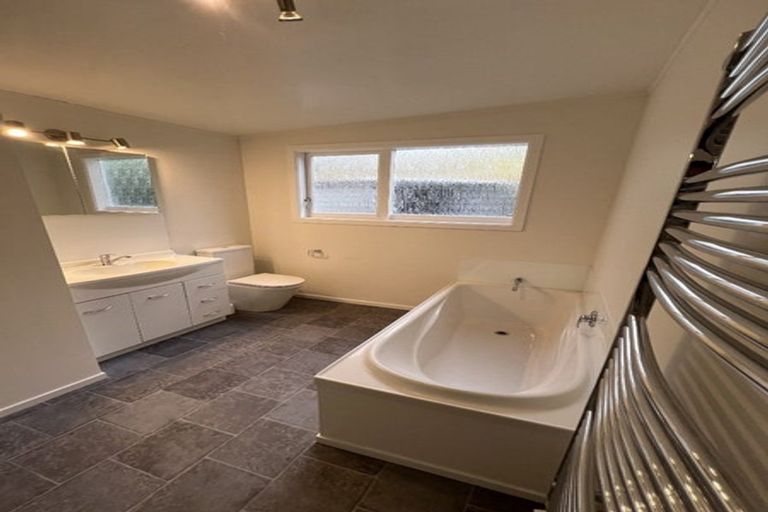 Photo of property in 5 Crofton Road, Ngaio, Wellington, 6035