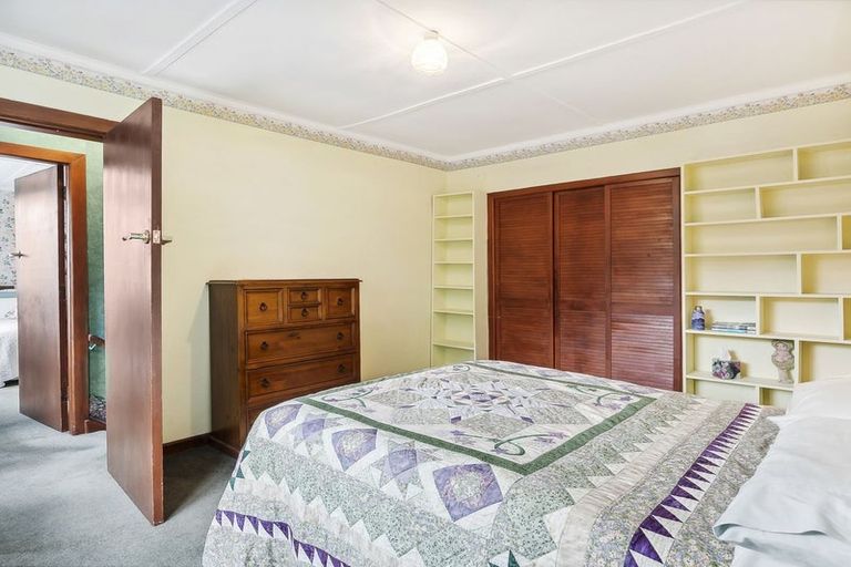 Photo of property in 52 Waldron Crescent, Green Island, Dunedin, 9018