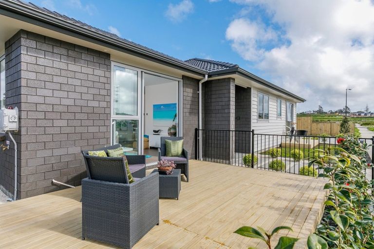 Photo of property in 42 Schoolside Road, Kumeu, 0810