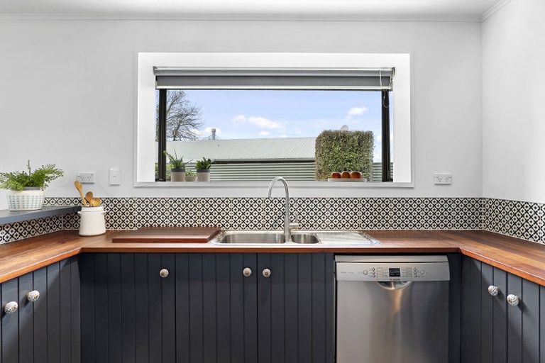 Photo of property in 3 Bluff Street, Coalgate, 7673