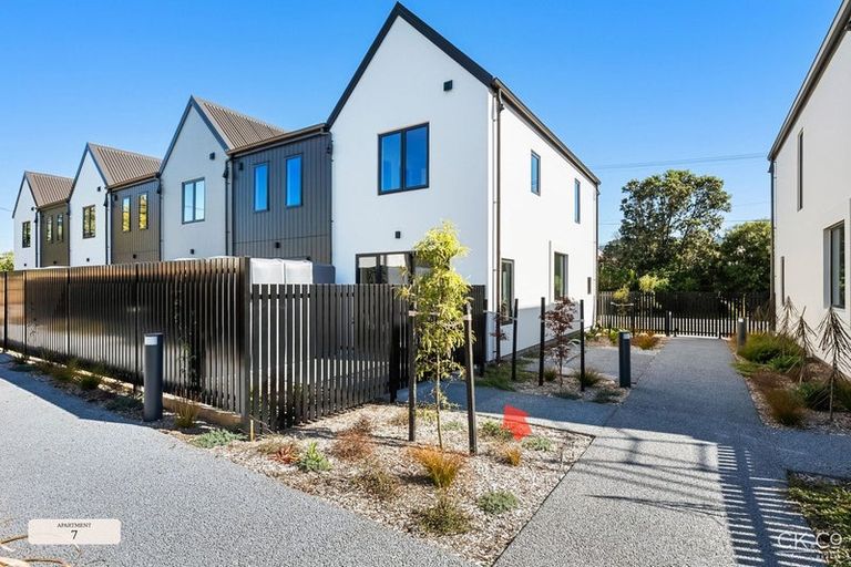Photo of property in 130 Cambridge Terrace, Fairfield, Lower Hutt, 5011