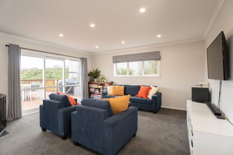 Photo of property in 17 Belize Grove, Grenada Village, Wellington, 6037