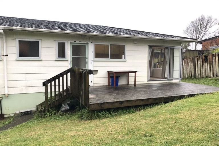 Photo of property in 1/95c Captain Scott Road, Glen Eden, Auckland, 0602