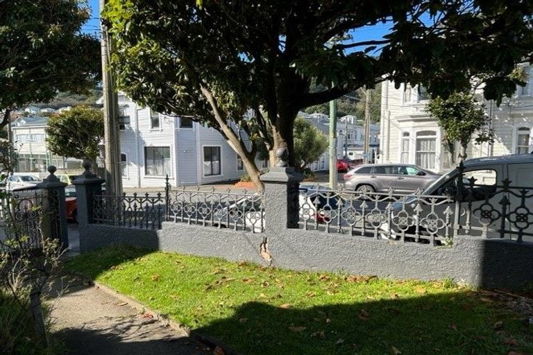 Photo of property in 2/66 Brougham Street, Mount Victoria, Wellington, 6011