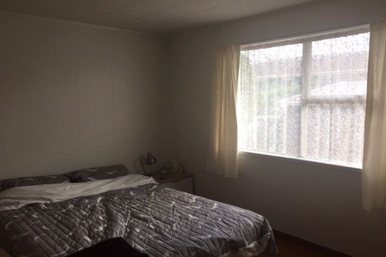 Photo of property in 33b Beach Road, Te Atatu Peninsula, Auckland, 0610