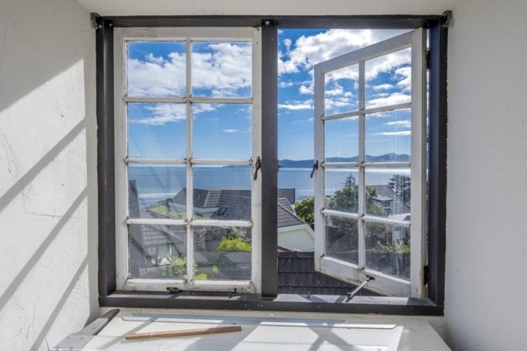 Photo of property in 1 Kohutuhutu Road, Raumati Beach, Paraparaumu, 5032