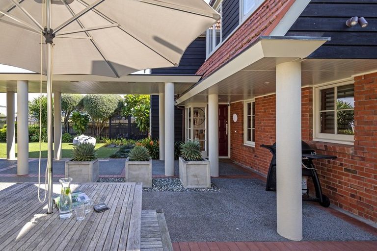 Photo of property in 14 Lynton Road, Bucklands Beach, Auckland, 2012