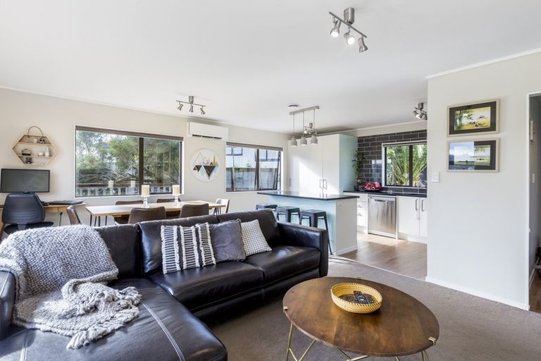 Photo of property in 7b Ngahere Views, Orewa, 0931