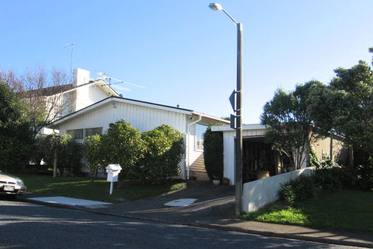 Photo of property in 36 Churton Drive, Churton Park, Wellington, 6037