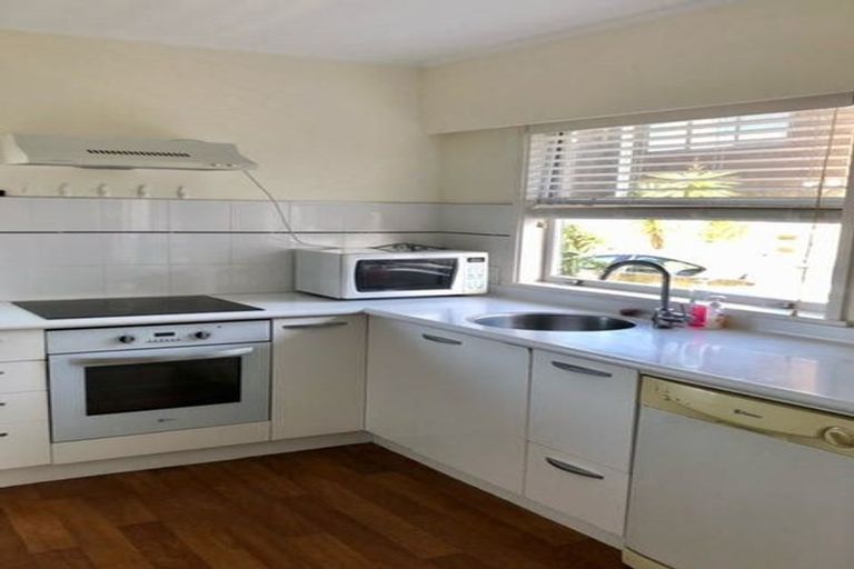 Photo of property in 15 Jaemont Avenue, Te Atatu South, Auckland, 0610