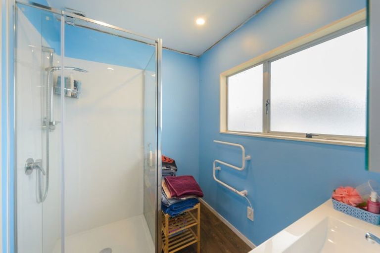 Photo of property in 27 Pinedale Parade, Milson, Palmerston North, 4414