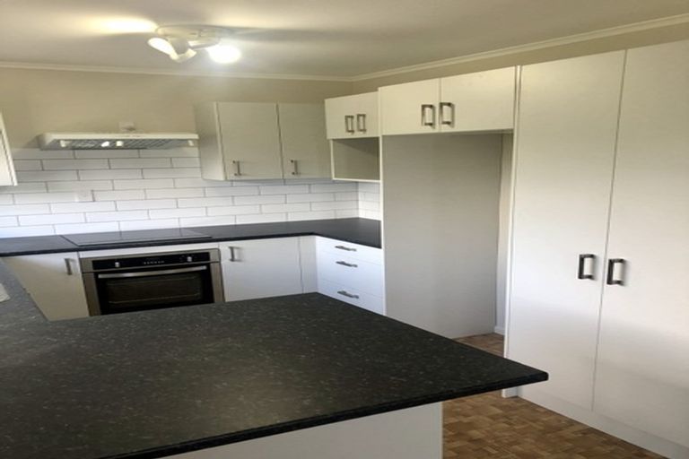 Photo of property in 199 Chivalry Road, Glenfield, Auckland, 0629