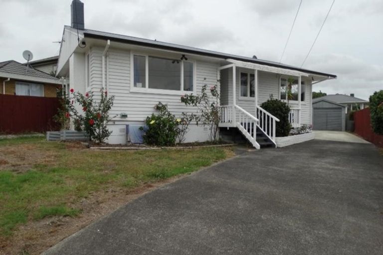 Photo of property in 2 Geordie Street, Henderson, Auckland, 0612