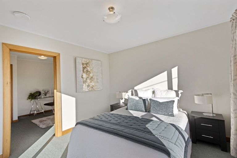 Photo of property in 37 Middlepark Road, Sockburn, Christchurch, 8042