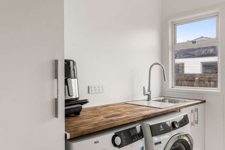 Photo of property in 208 Ngamotu Road, Spotswood, New Plymouth, 4310