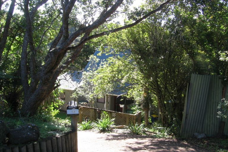 Photo of property in 12 Dorothy Road, Laingholm, Auckland, 0604