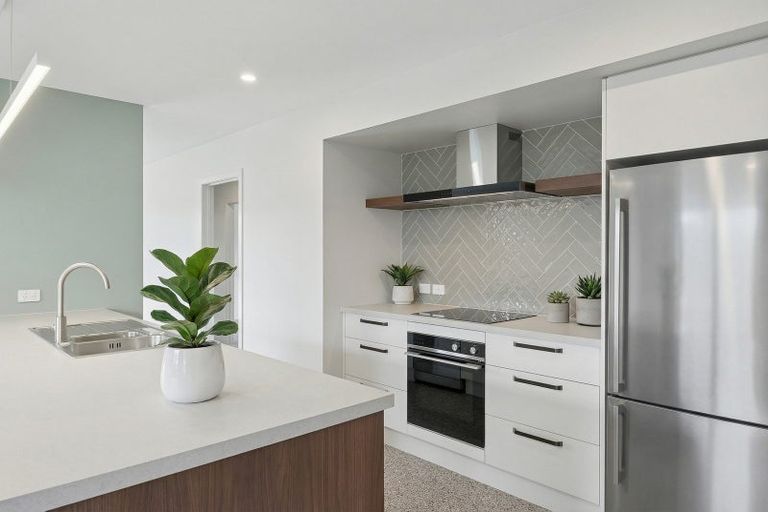 Photo of property in 16 Caroline Way, Abbotsford, 9018