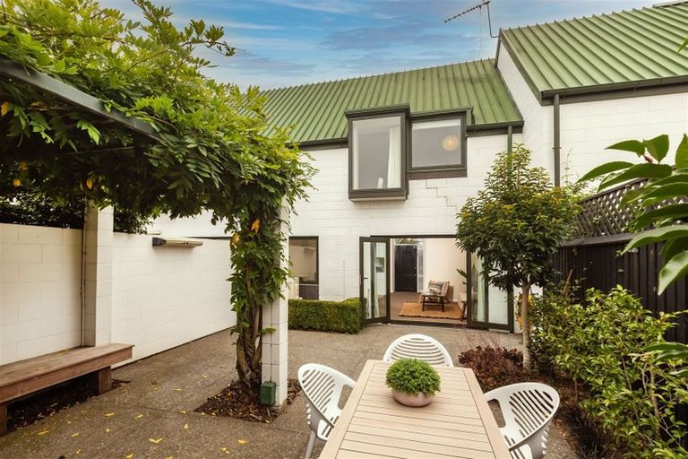 Photo of property in 13/12 Shrewsbury Street, Merivale, Christchurch, 8014