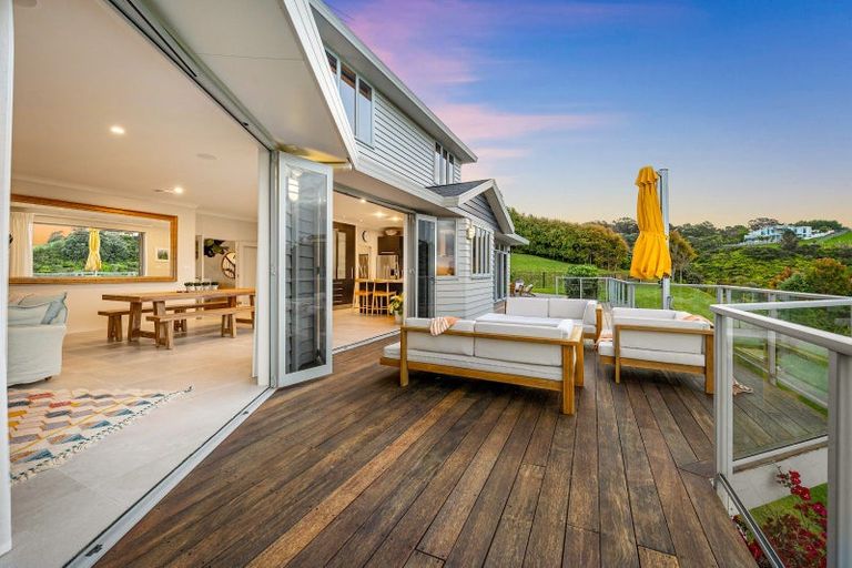 Photo of property in 64 Balboa Drive, Matakatia, Whangaparaoa, 0930