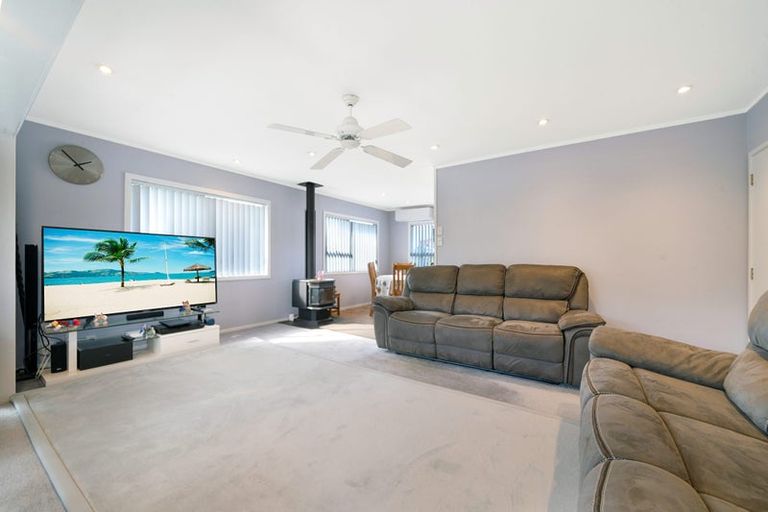 Photo of property in 4 Seakens Way, Glen Eden, Auckland, 0602