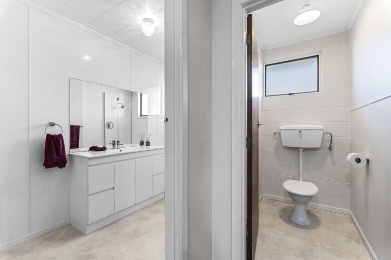 Photo of property in 10b Kauri Street, Inglewood, 4330