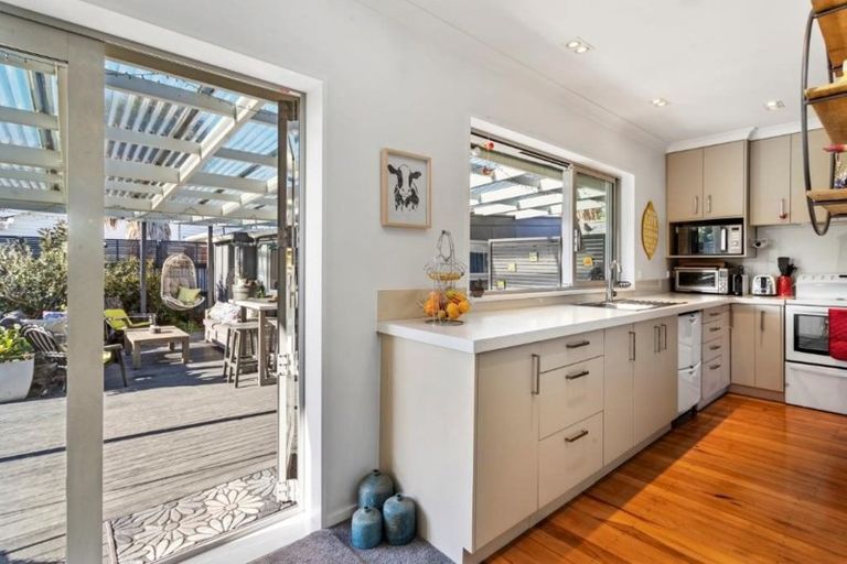 Photo of property in 195 Centaurus Road, Saint Martins, Christchurch, 8022