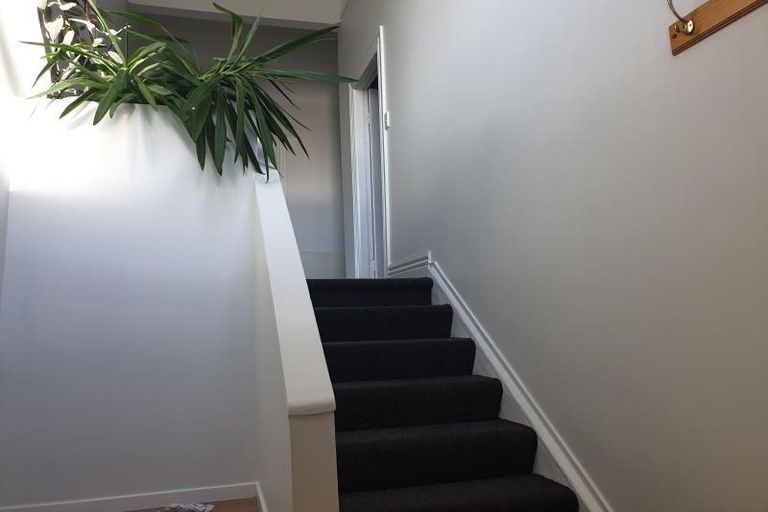 Photo of property in 32 Severn Street, Island Bay, Wellington, 6023