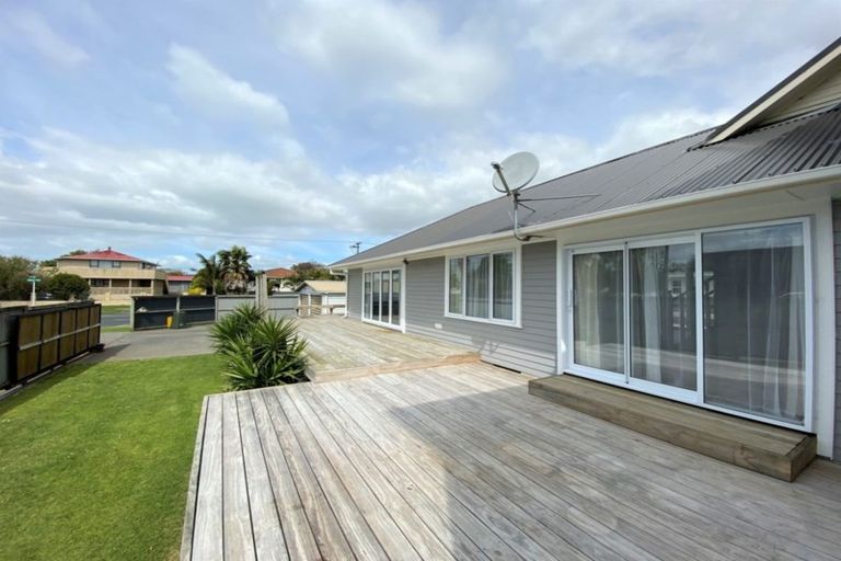 Photo of property in 67 Waipani Road, Te Atatu Peninsula, Auckland, 0610