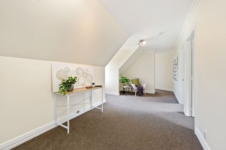 Photo of property in 24 Saunders Close, Whitby, Porirua, 5024
