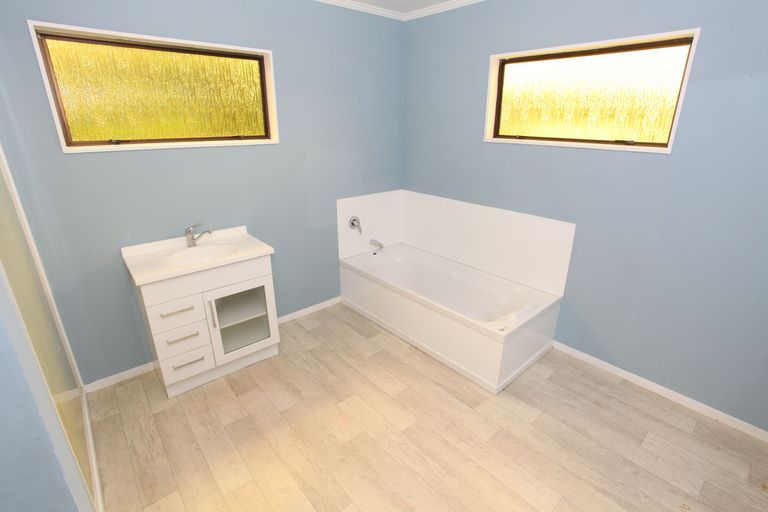 Photo of property in 23 Point Street, Raglan, 3225