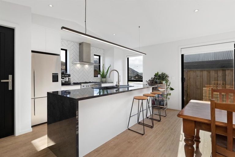 Photo of property in 43 Howden Drive, Jacks Point, 9371