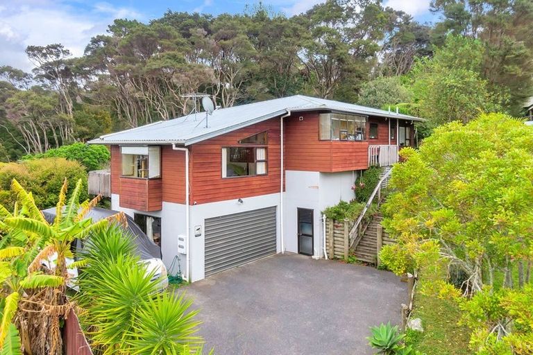 Photo of property in 2/6 Mcquoid Place, Glenfield, Auckland, 0629