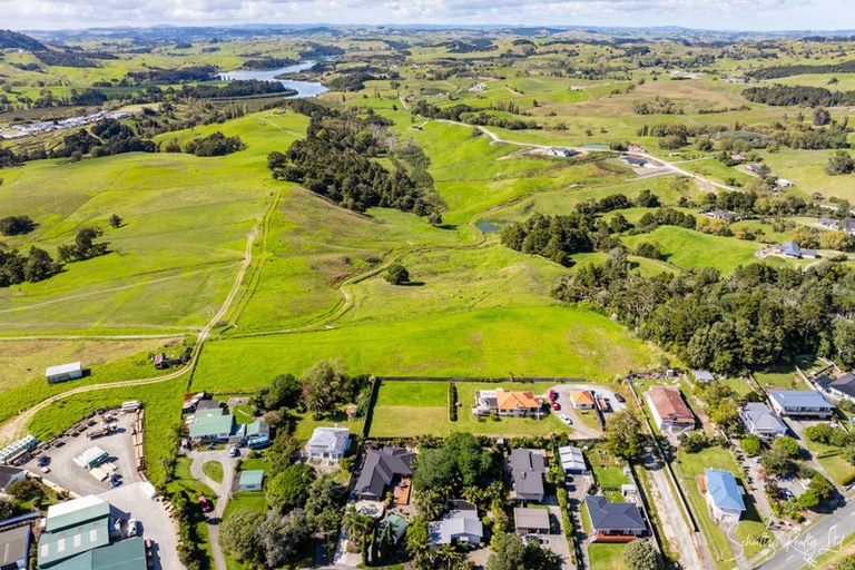 Photo of property in 6 Whaka Street, Maungaturoto, 0520