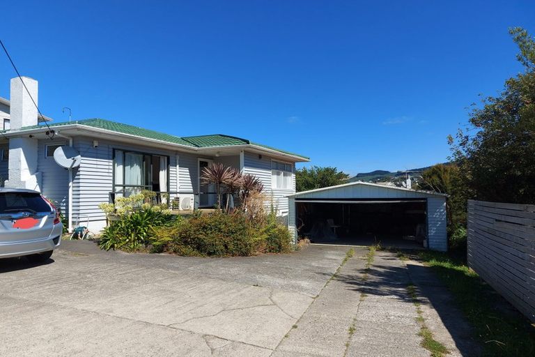 Photo of property in 6 Roberts Street, Tawa, Wellington, 5028