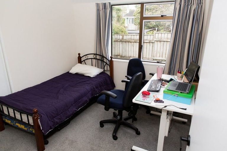 Photo of property in 8 Burma Road, Khandallah, Wellington, 6035