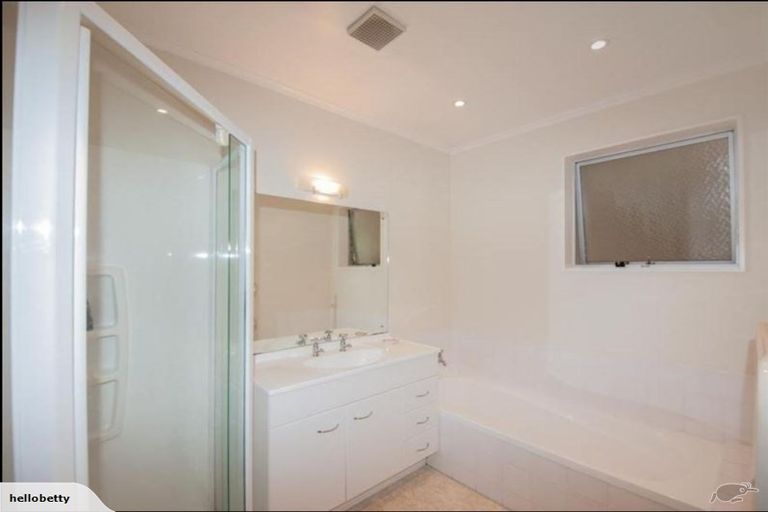 Photo of property in 17 Hawtrey Terrace, Churton Park, Wellington, 6037