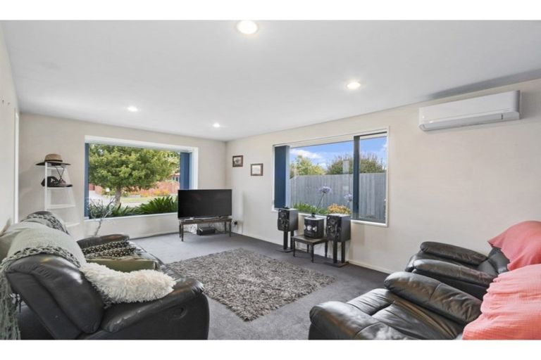 Photo of property in 12 Showgate Avenue, Sockburn, Christchurch, 8042