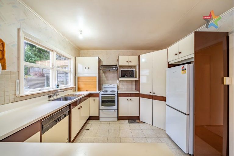 Photo of property in 385 Stokes Valley Road, Stokes Valley, Lower Hutt, 5019